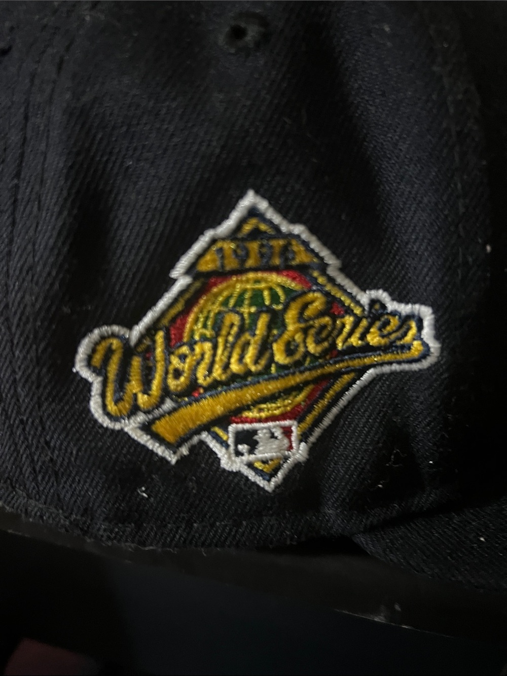 New York Yankees Man Blue Baseball Cap with Statue of Liberty Accent